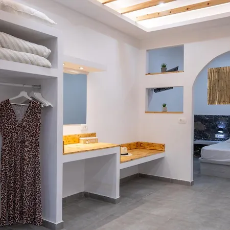 Daire Vlychada's Diamond *